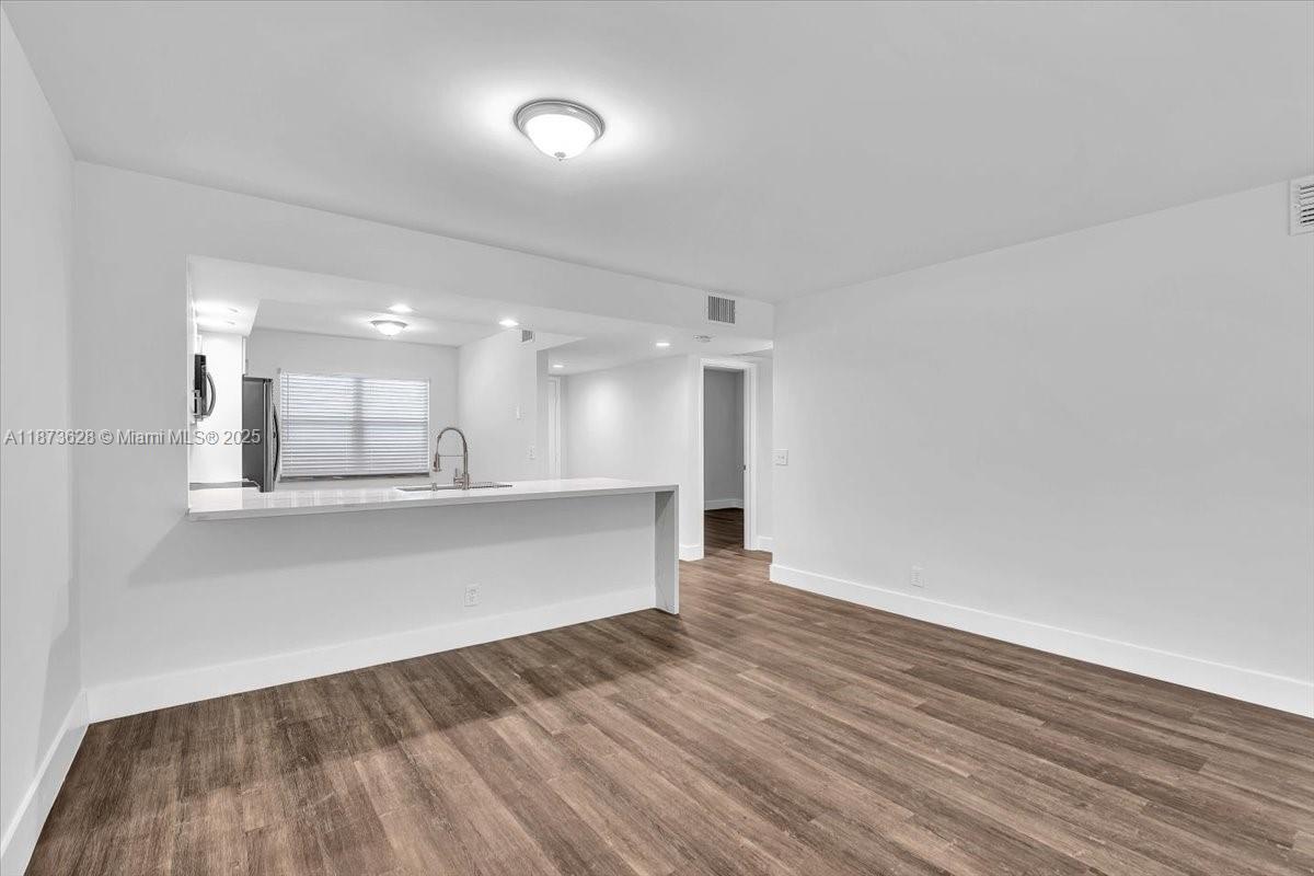CAMBRIDGE CENTURY VILLAGE - Residential Lease