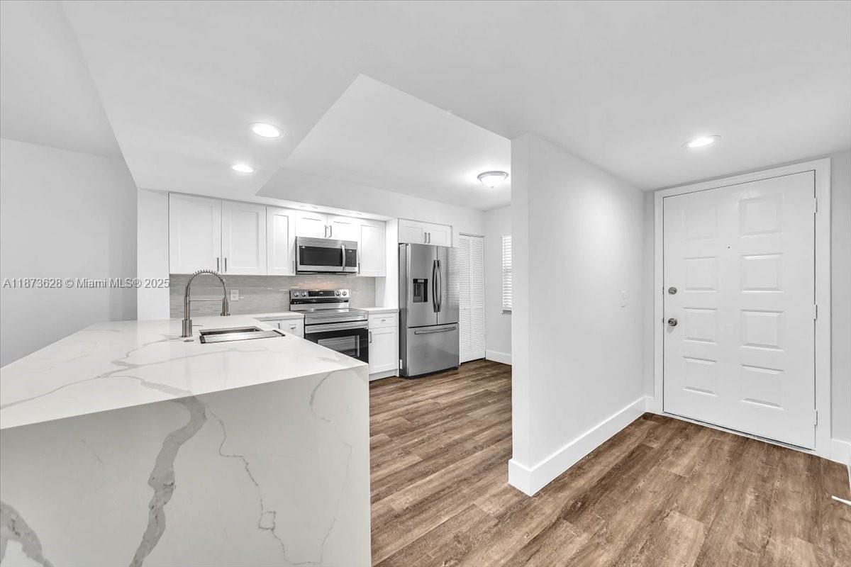 CAMBRIDGE CENTURY VILLAGE - Residential Lease