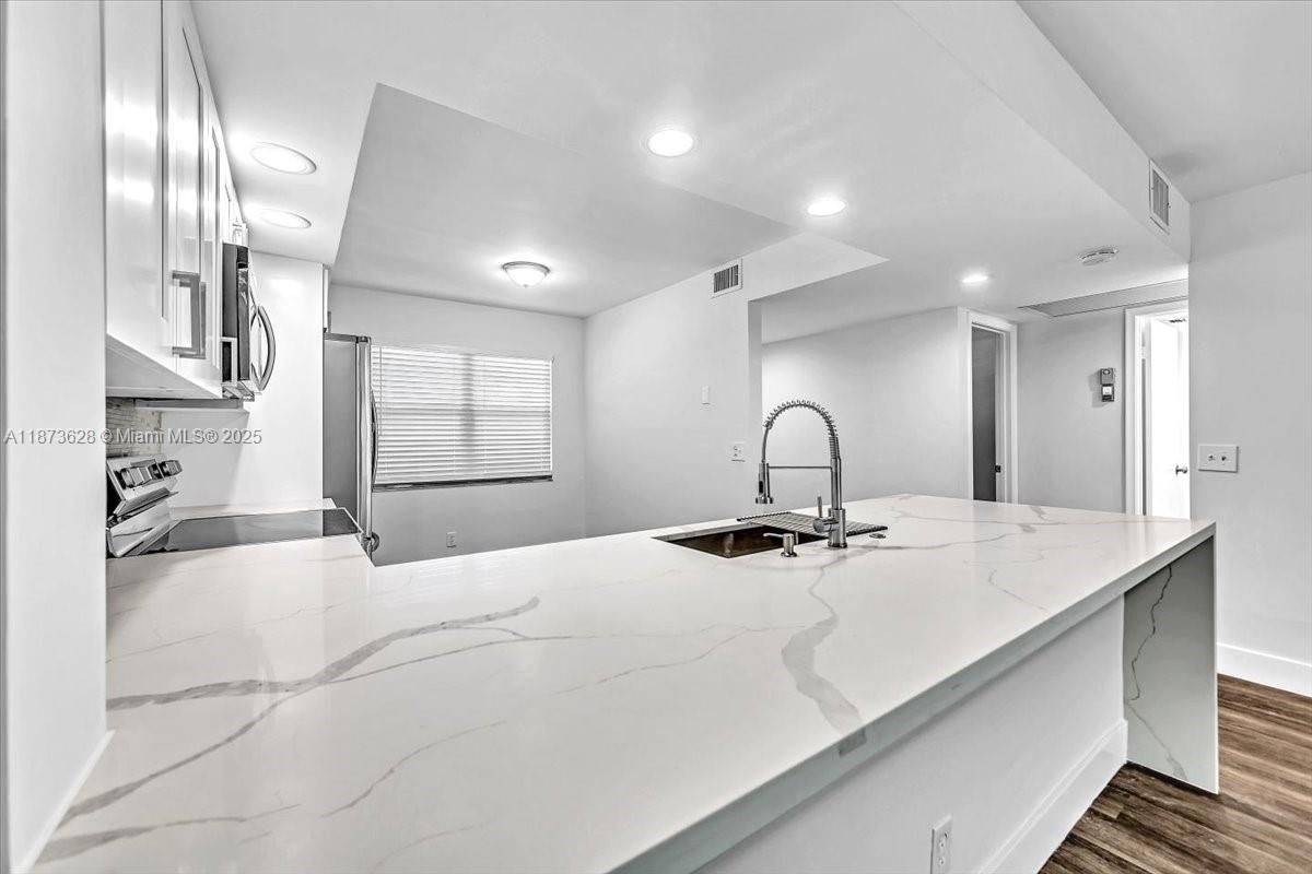 CAMBRIDGE CENTURY VILLAGE - Residential Lease