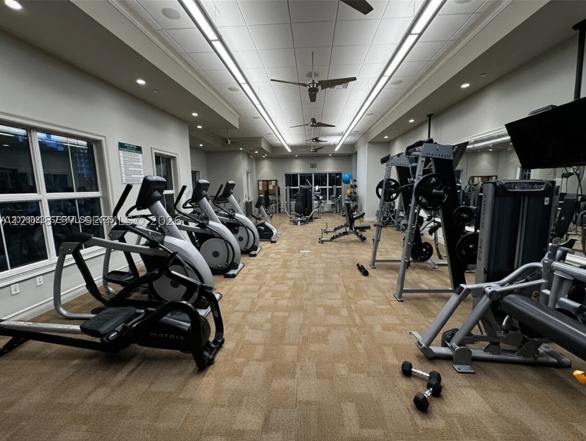 HILLCREST COUNTRY CLUB NO - Residential Lease
