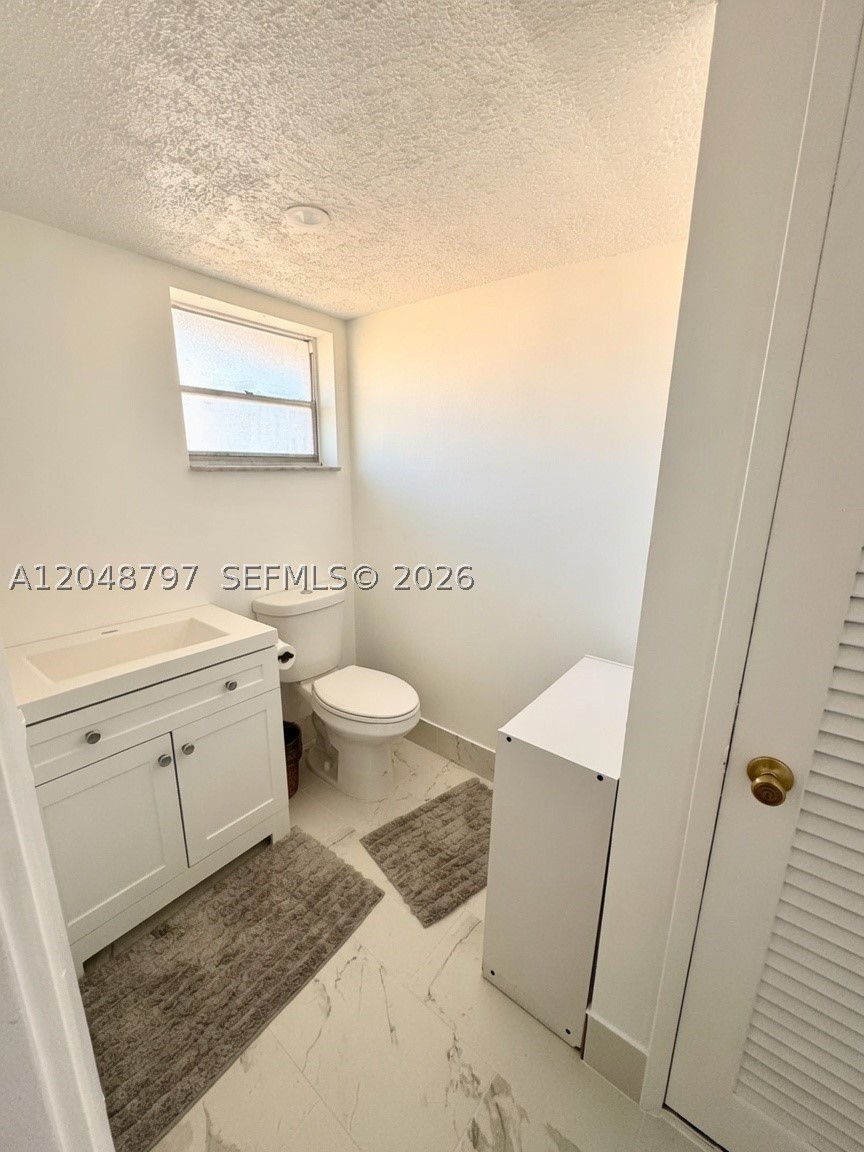 HILLCREST COUNTRY CLUB NO - Residential Lease