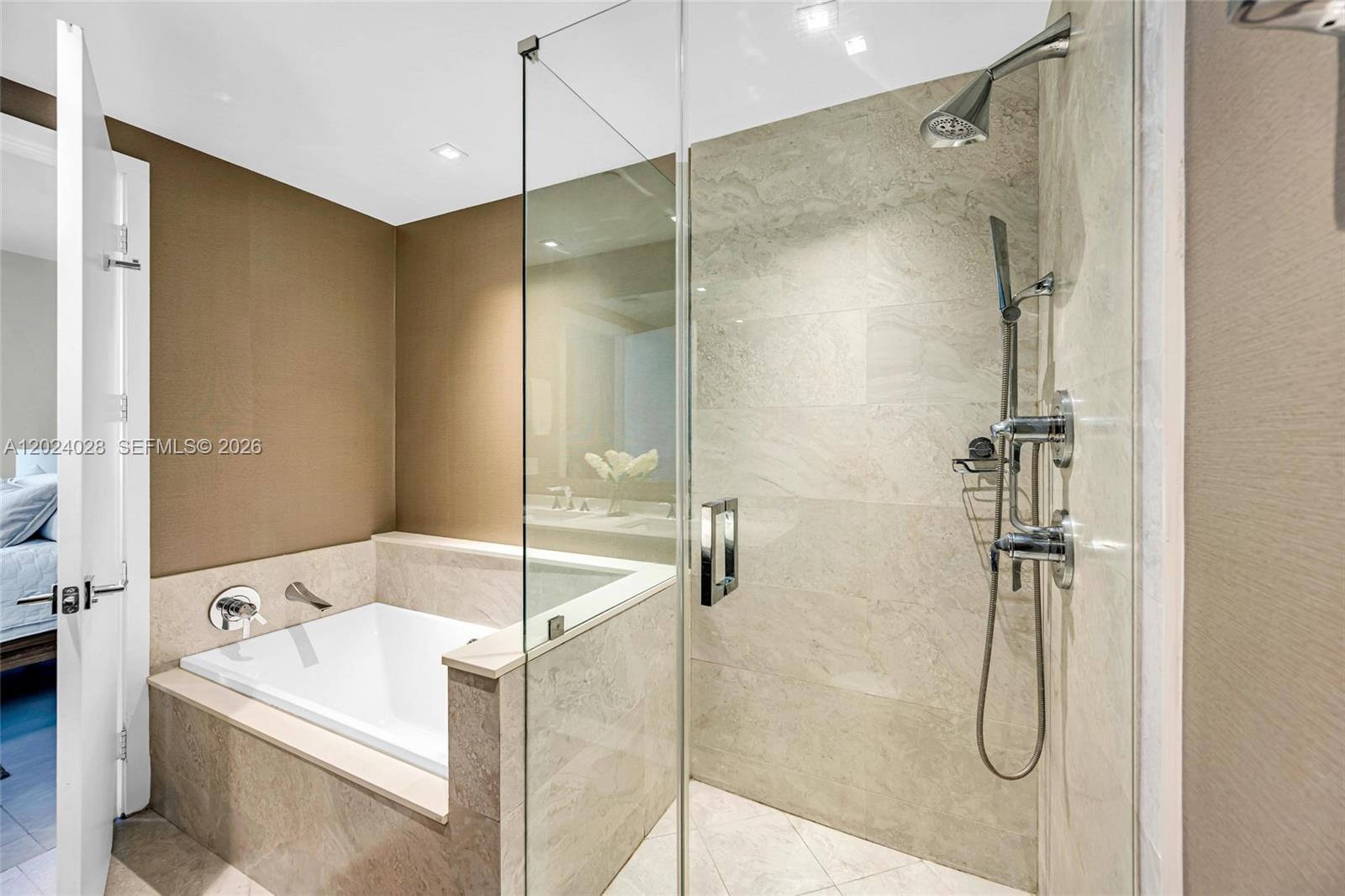 ARIA ON THE BAY CONDO - Residential