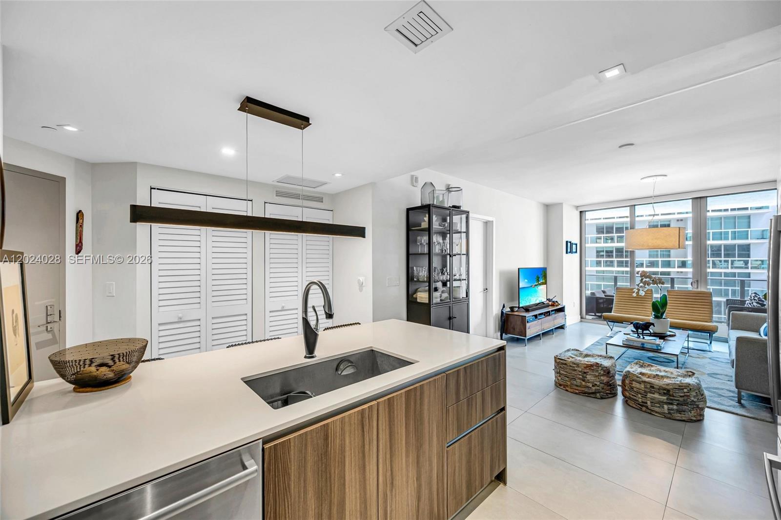 ARIA ON THE BAY CONDO - Residential