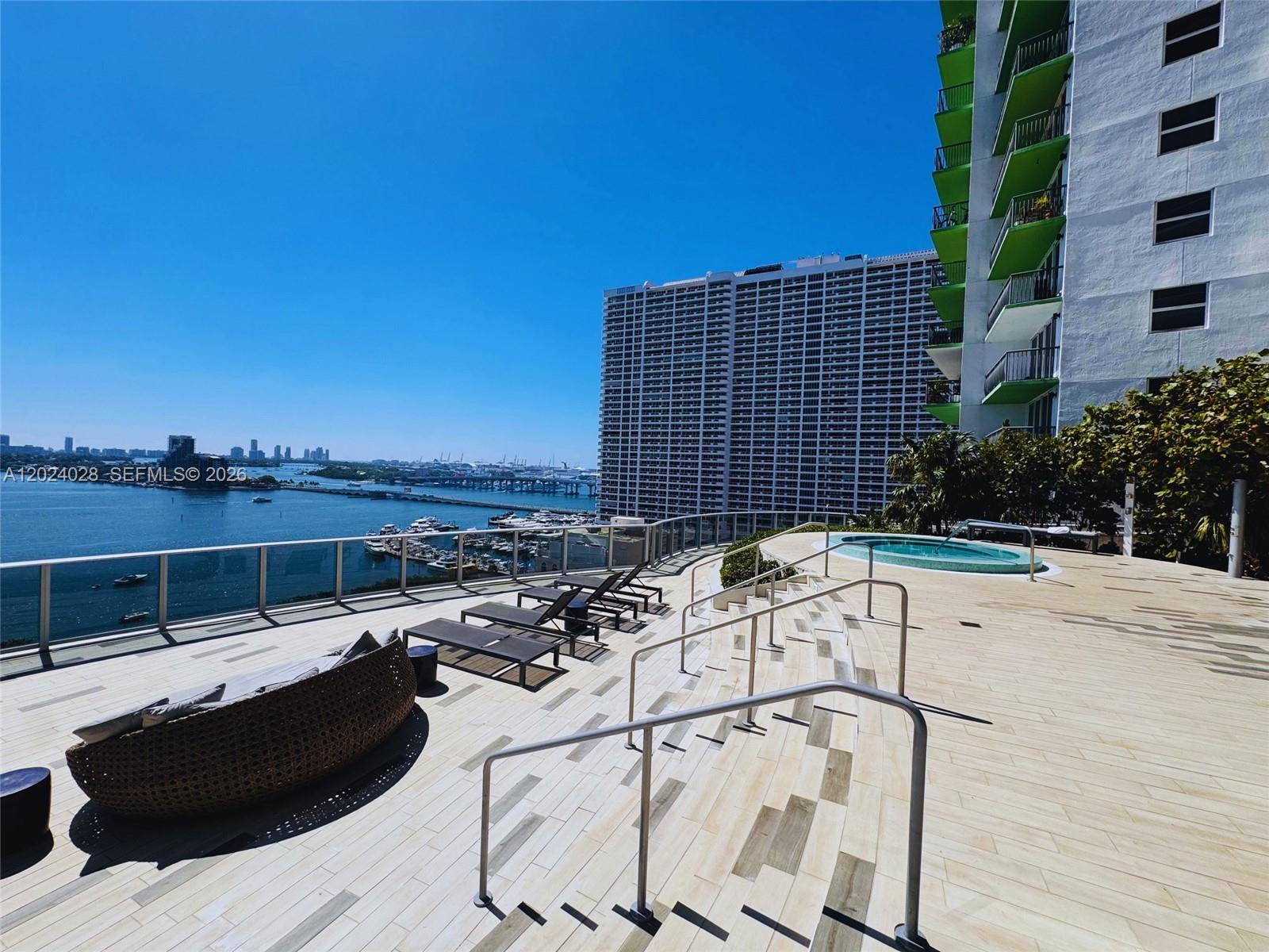 ARIA ON THE BAY CONDO - Residential