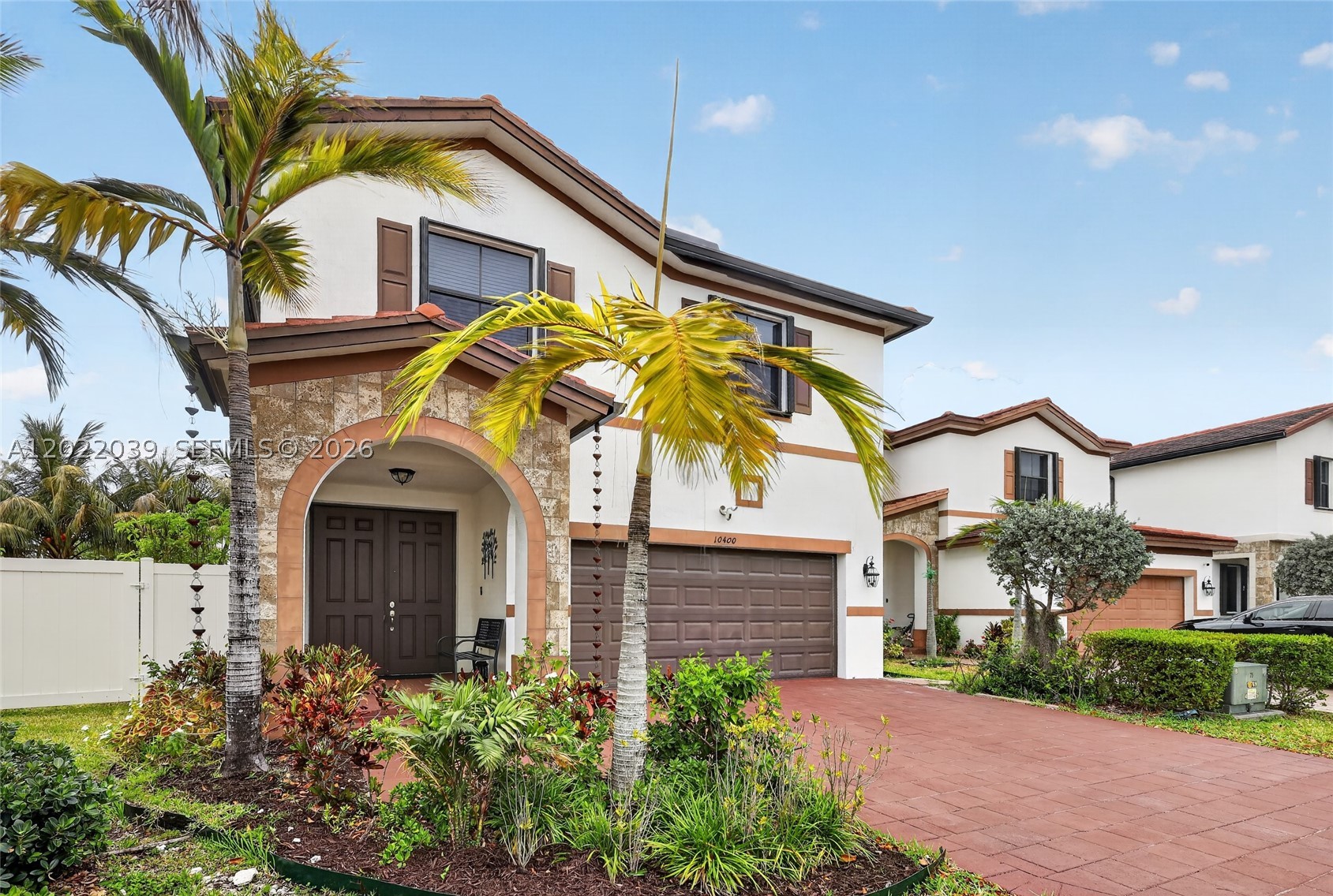 Beautiful contemporary 5-bedroom, 4.5-bathroom home located in the sought-after gated community of Aquabella! This spacious residence features the largest home model and one of the largest lots in the community designed for modern living and entertaining. The first floor offers expansive living and dining areas filled with natural light, along with a large gourmet kitchen featuring stainless steel appliances.
Upstairs, you’ll find a conveniently located washer and dryer, spacious bedrooms, generous closet space, and beautifully designed bathrooms. Two of the upstairs bedrooms feature their own full bathrooms and walk-in closets, providing added comfort and privacy. Smart home features provide convenience and efficiency.
Step outside to enjoy a large, covered patio and oversized backyard with plenty of room to build your dream pool. With no neighbors in the front or back, this home offers exceptional privacy and a peaceful atmosphere.
Additional highlights include a 2-car garage and paved driveway with space for multiple vehicles. Residents of Aquabella enjoy resort-style amenities including a clubhouse, swimming pool, kiddy pool, fitness center, and more.
Conveniently located near major highways, shopping, dining, and entertainment.