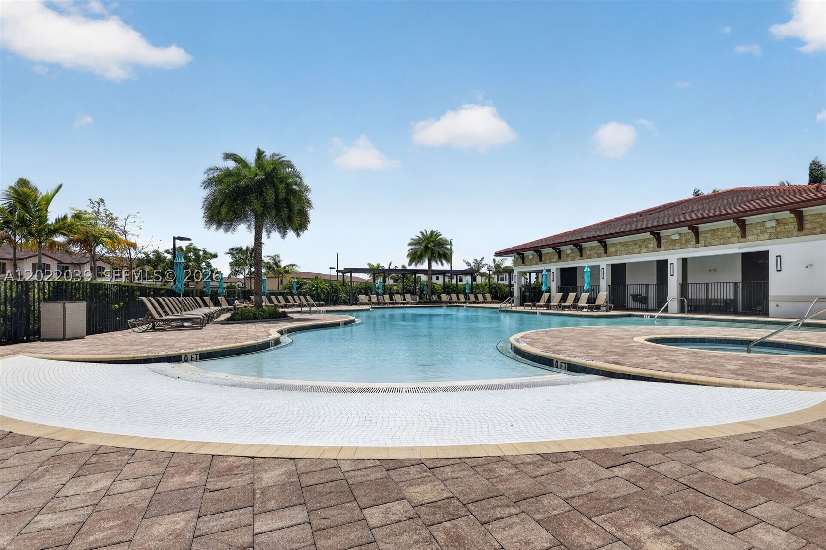 AQUABELLA - Residential