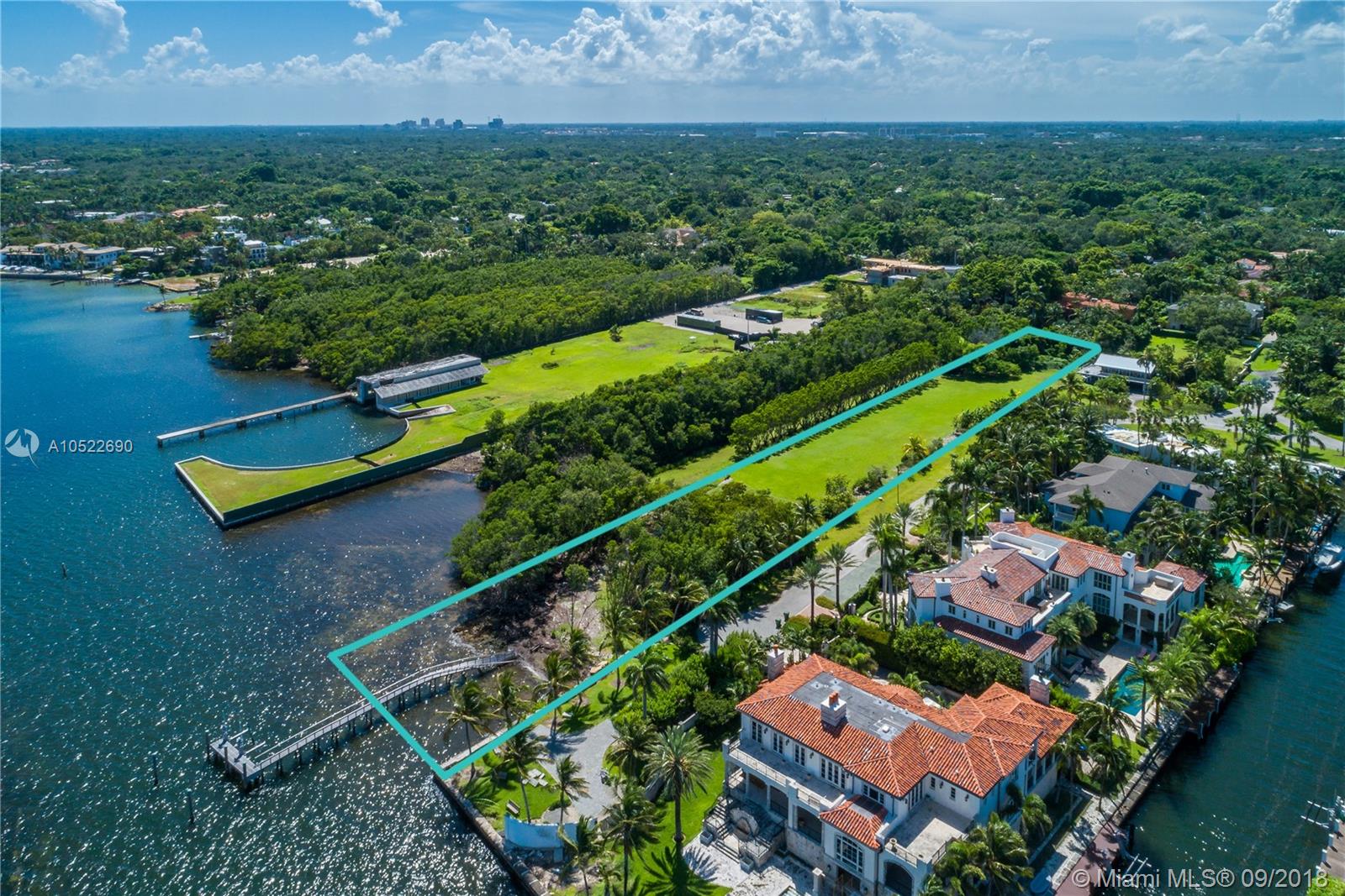 THE MOORINGS - Land