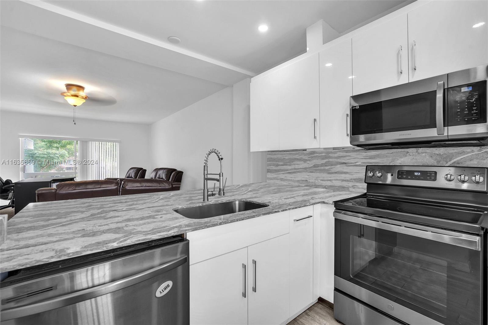 LUNA AT HOLLYWOOD CONDO I - Residential