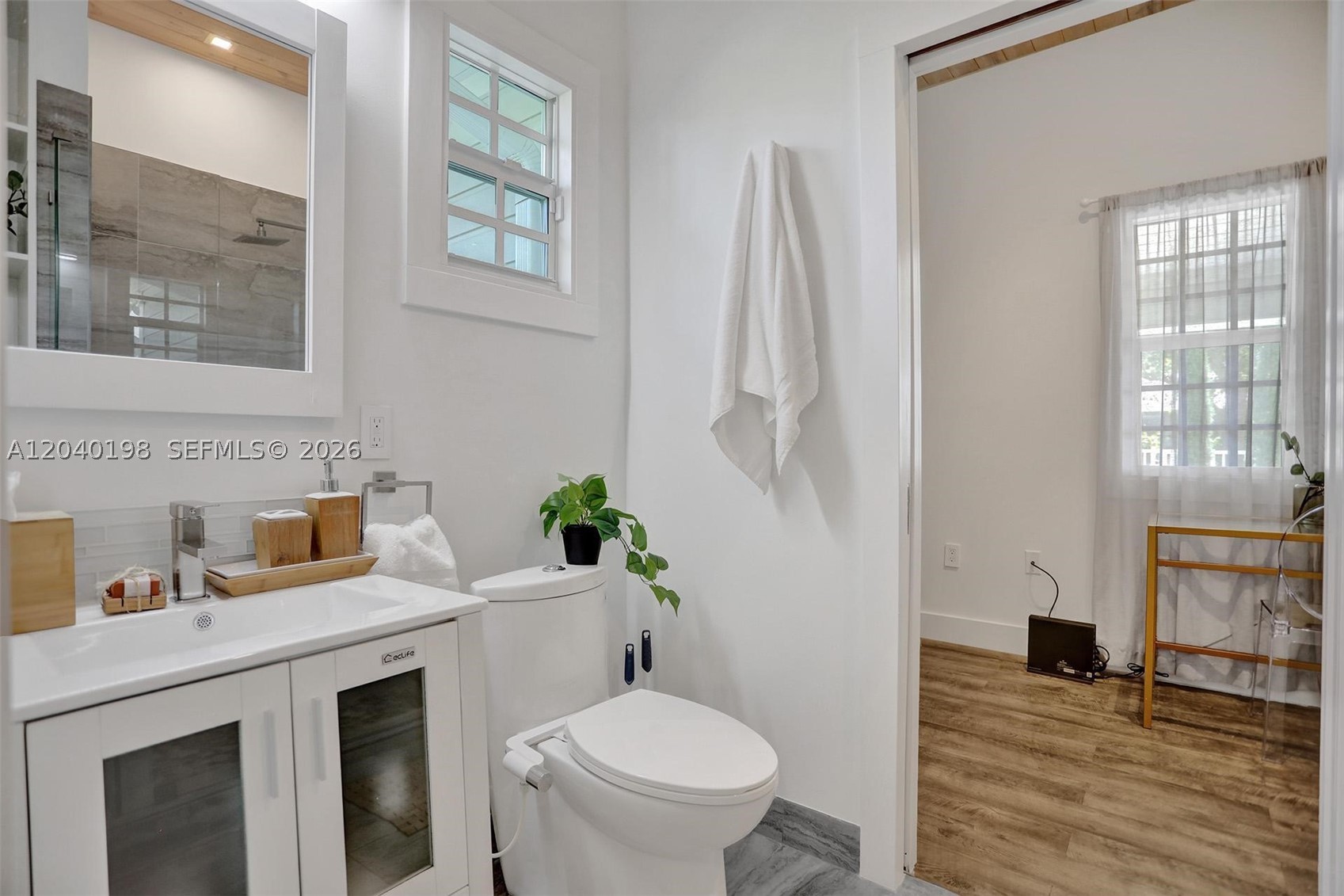 BAYWOOD - Residential