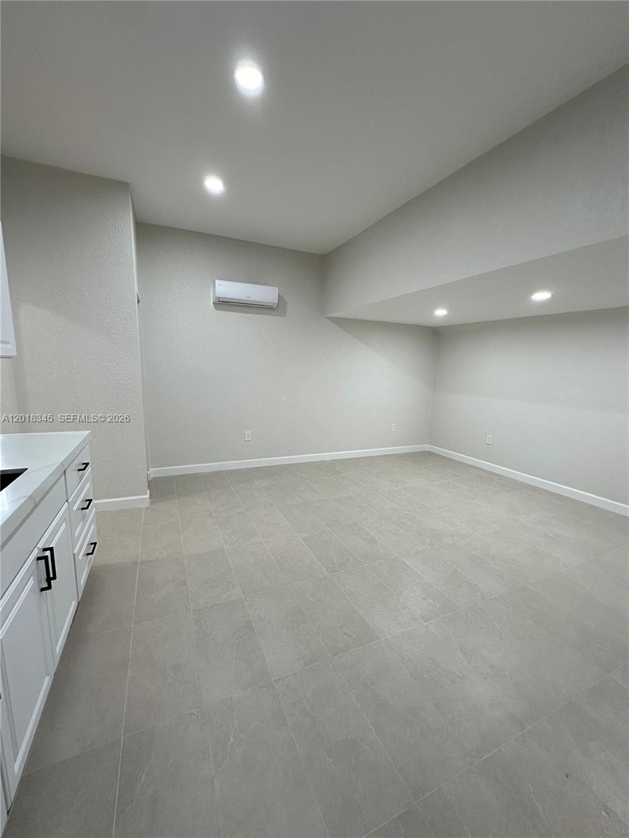 GRAND LAKES PHASE III - Residential Lease