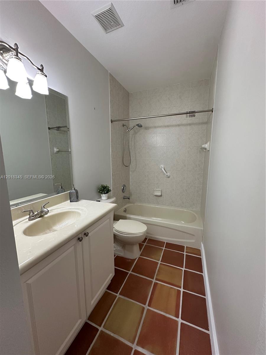 GRAND LAKES PHASE III - Residential Lease