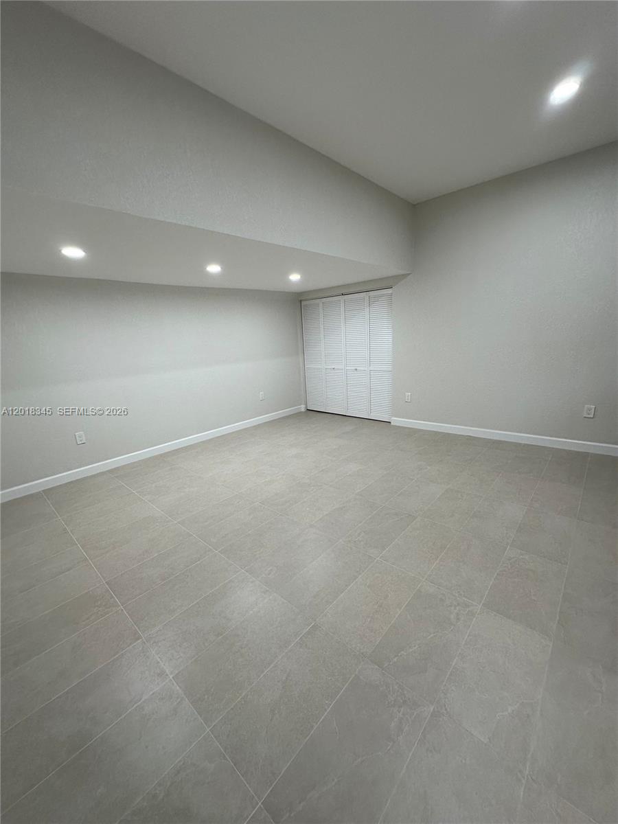 GRAND LAKES PHASE III - Residential Lease