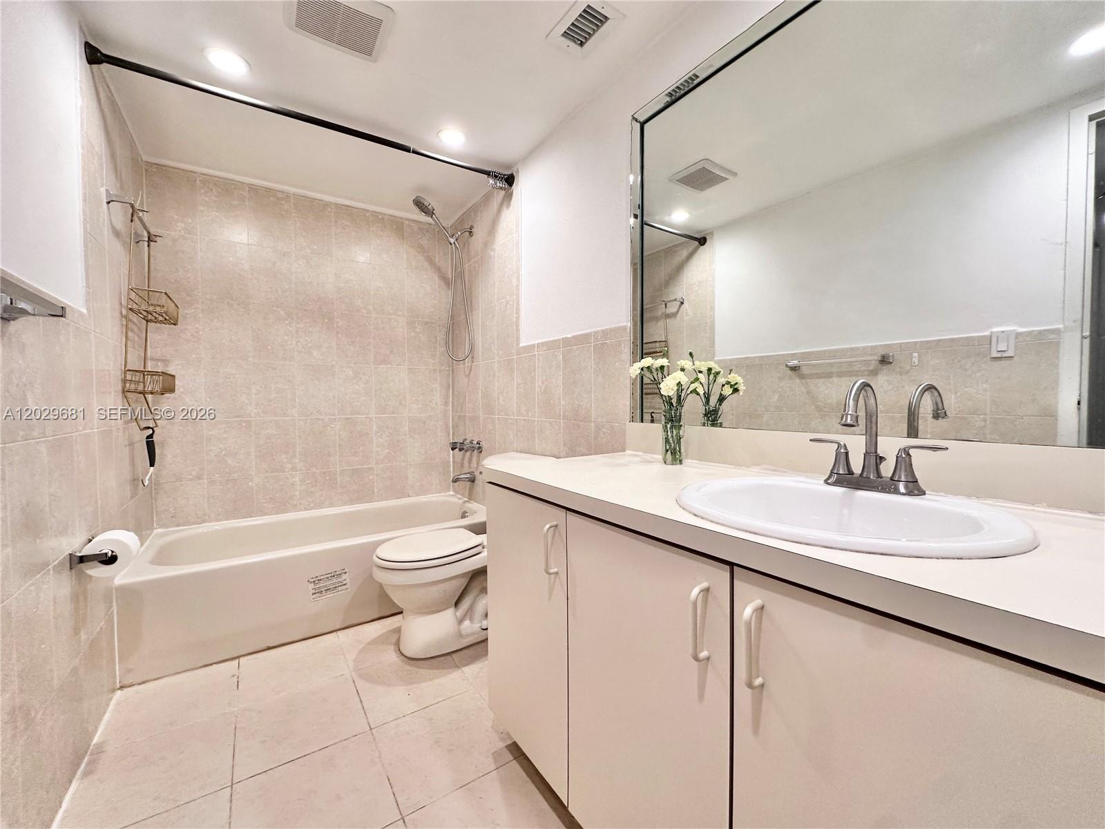 PUERTA DEL SOL CONDO - Residential Lease