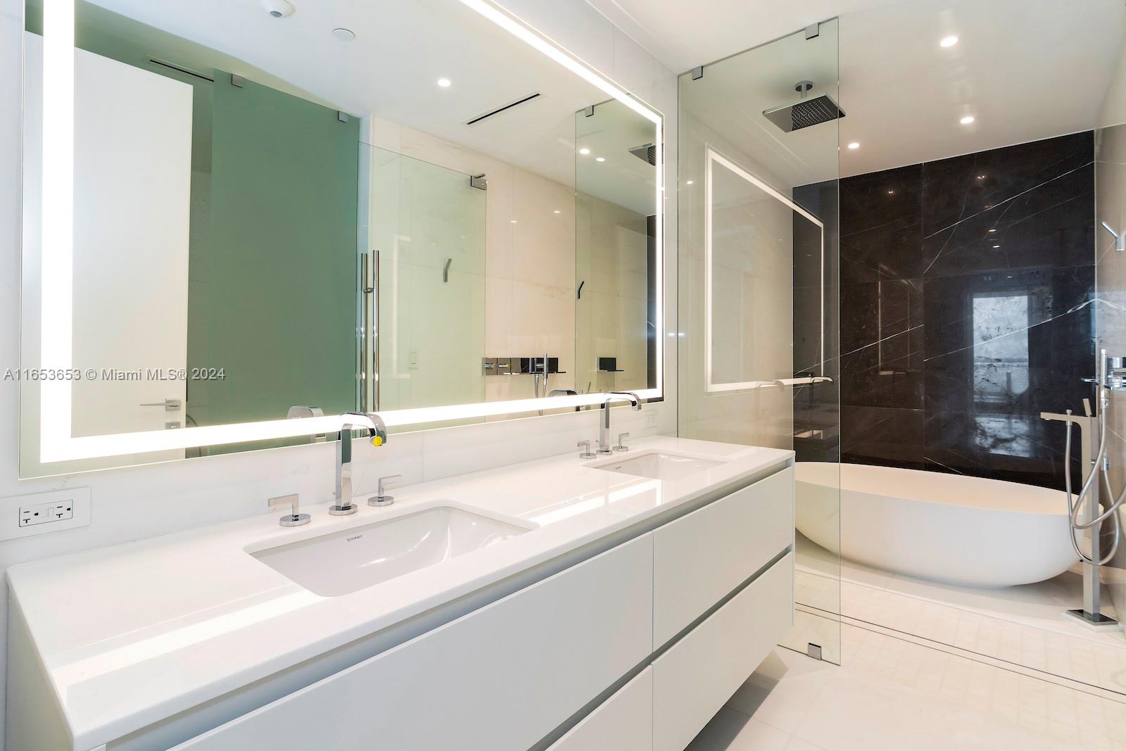ASTON MARTIN RESIDENCES - Residential