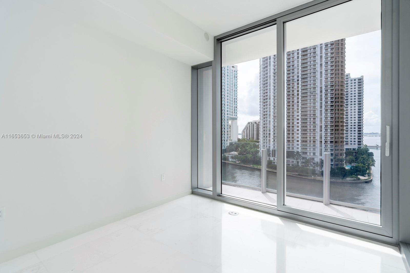 ASTON MARTIN RESIDENCES - Residential