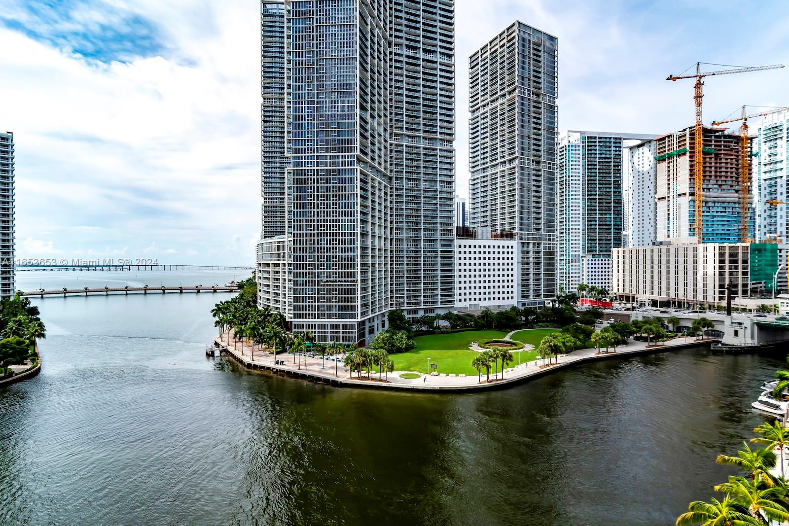 ASTON MARTIN RESIDENCES - Residential