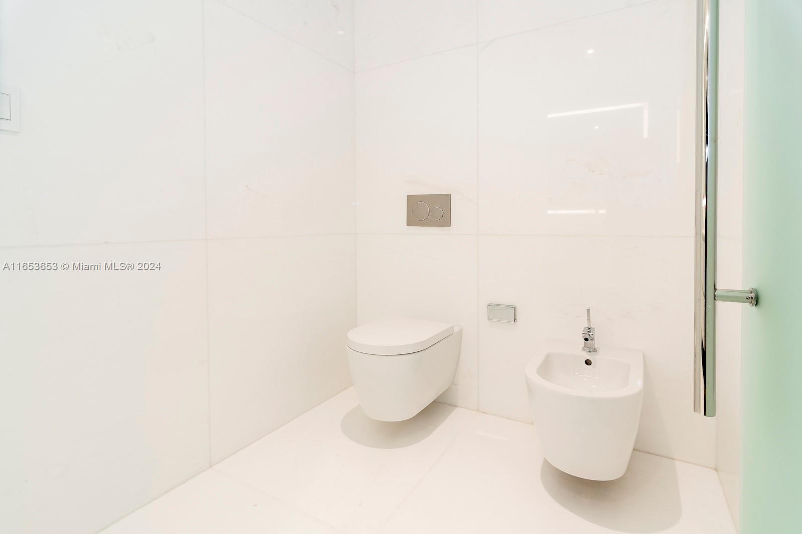 ASTON MARTIN RESIDENCES - Residential