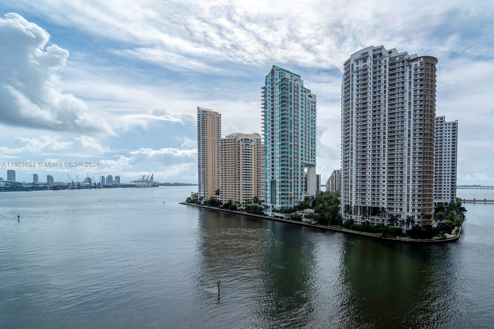 ASTON MARTIN RESIDENCES - Residential