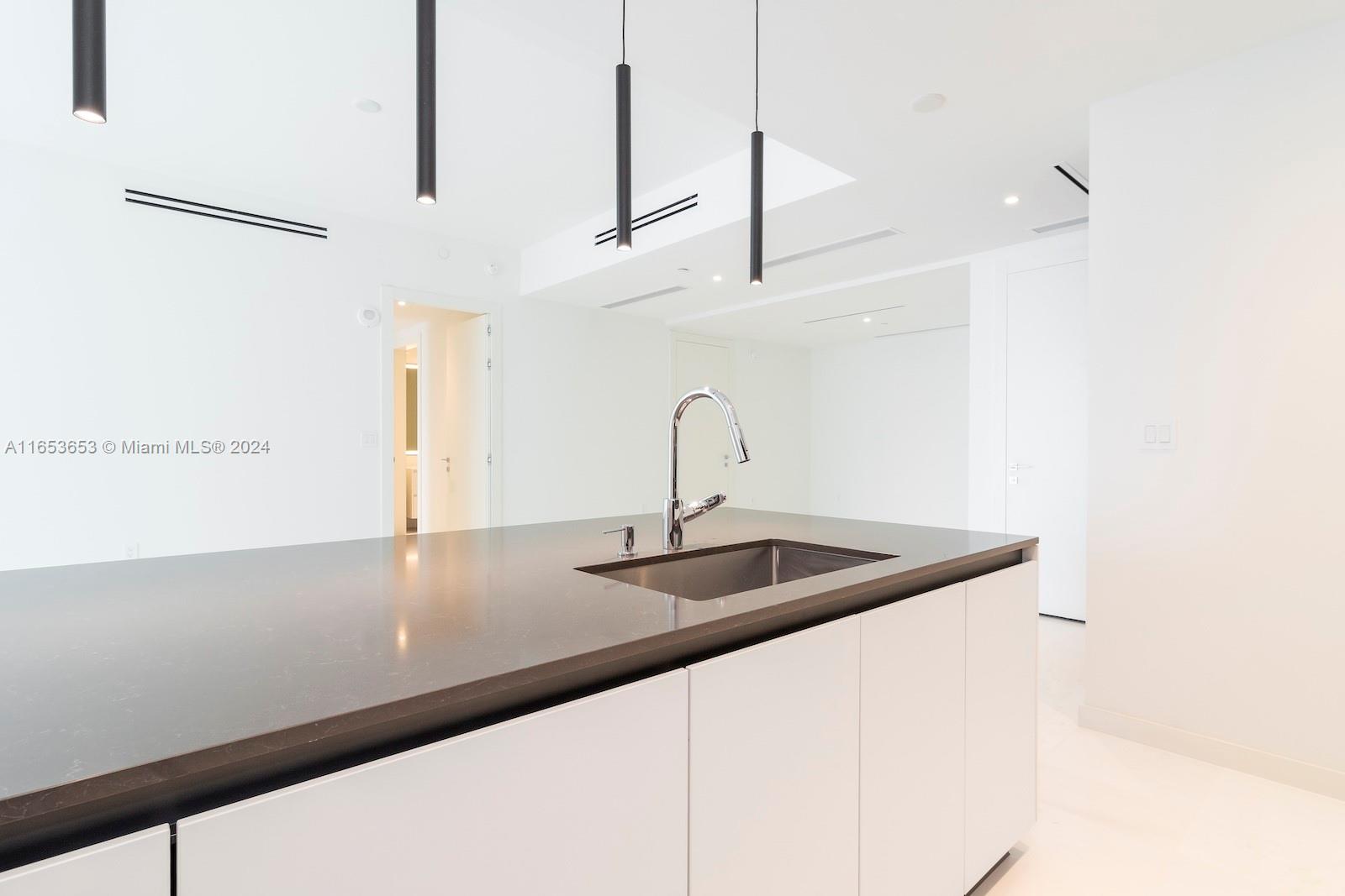 ASTON MARTIN RESIDENCES - Residential