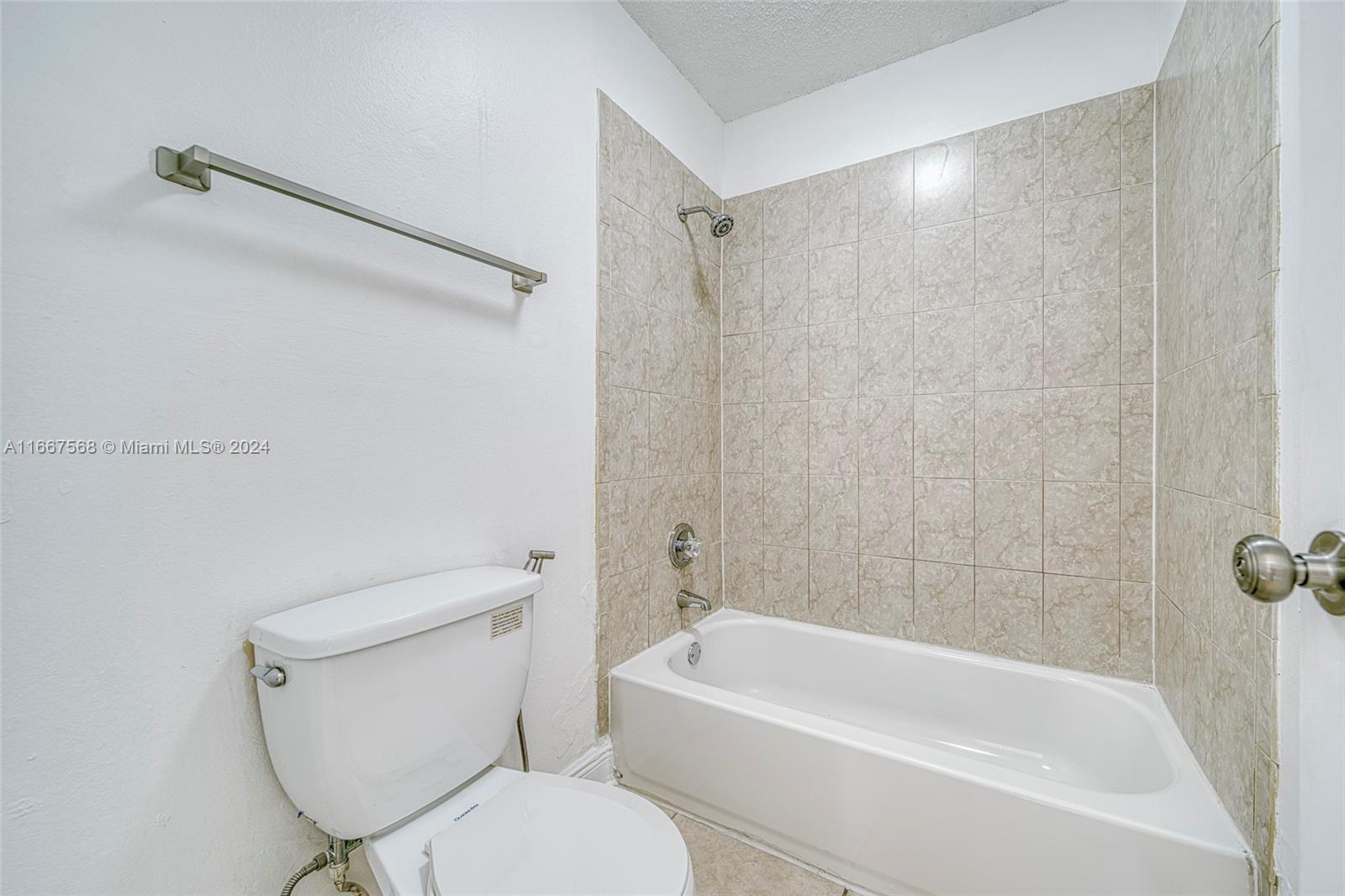 DORAL GARDENS II CONDO - Residential Lease