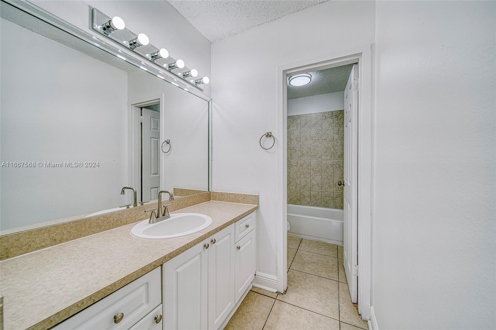 DORAL GARDENS II CONDO - Residential Lease