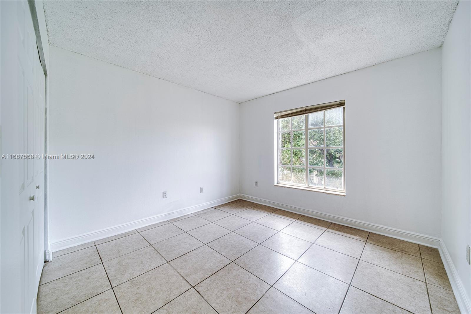 DORAL GARDENS II CONDO - Residential Lease