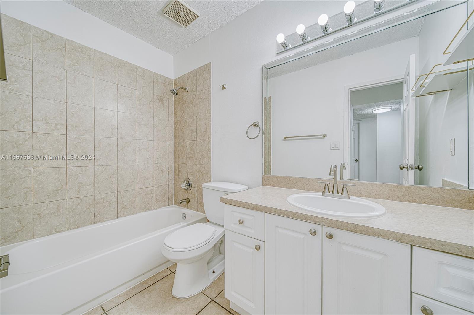 DORAL GARDENS II CONDO - Residential Lease