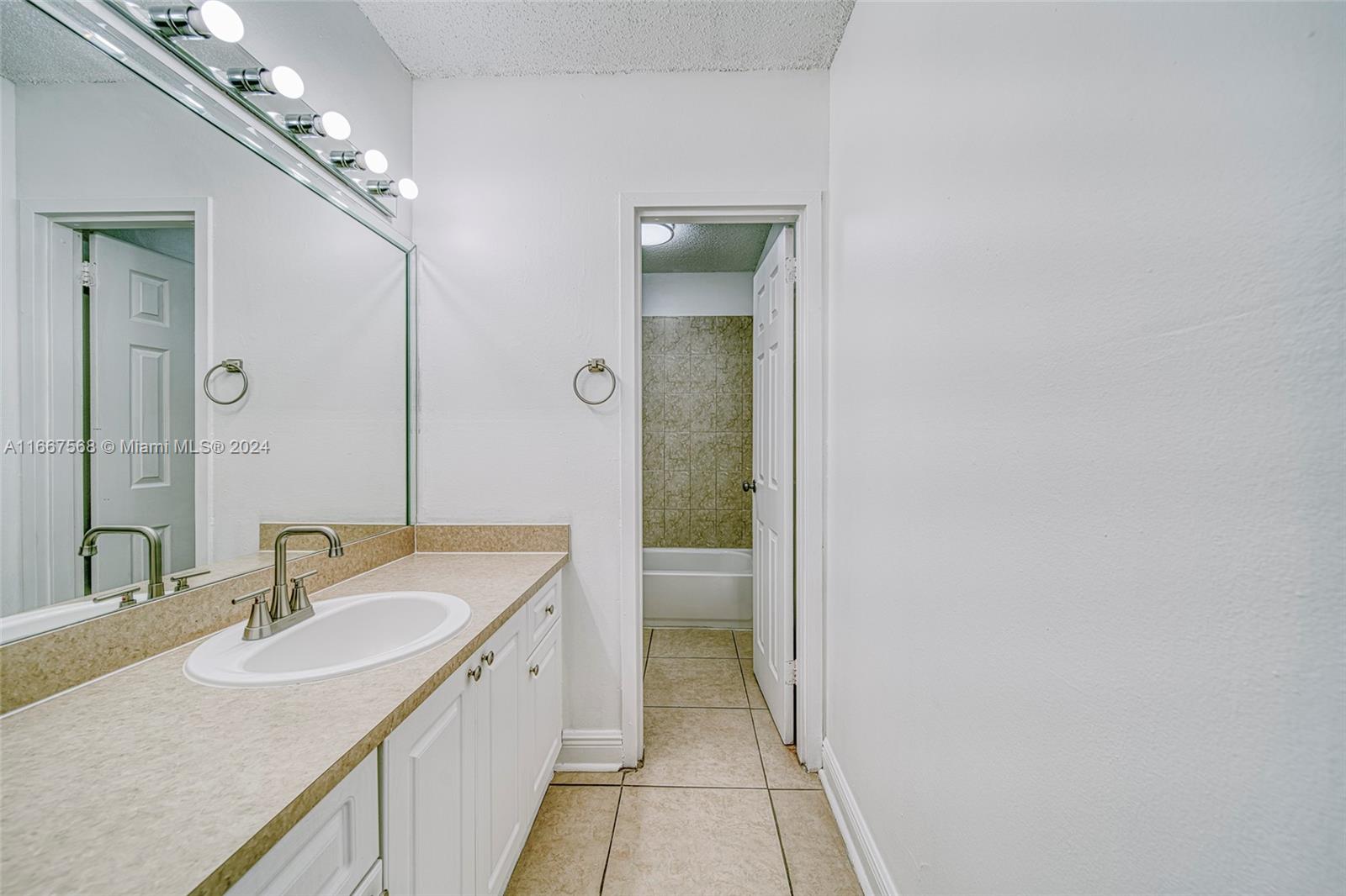DORAL GARDENS II CONDO - Residential Lease