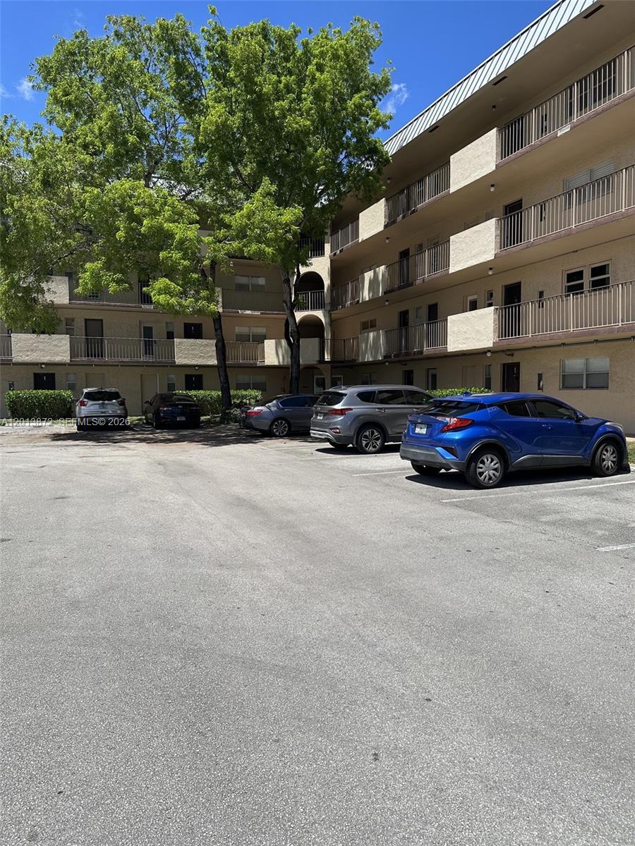 Amazing 1 bedroom, 1 and a half bath, Basic cable and water included in association fee. Motivated seller. Great for investment