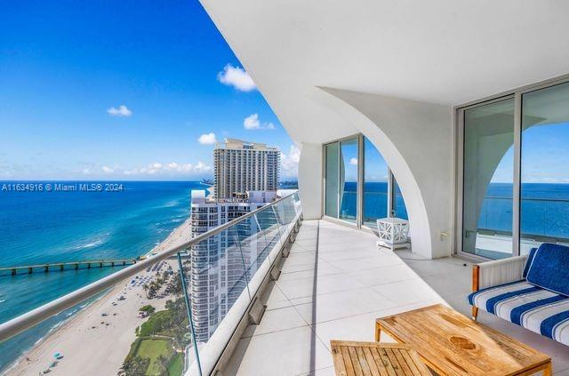 JADE SIGNATURE CONDO - Residential