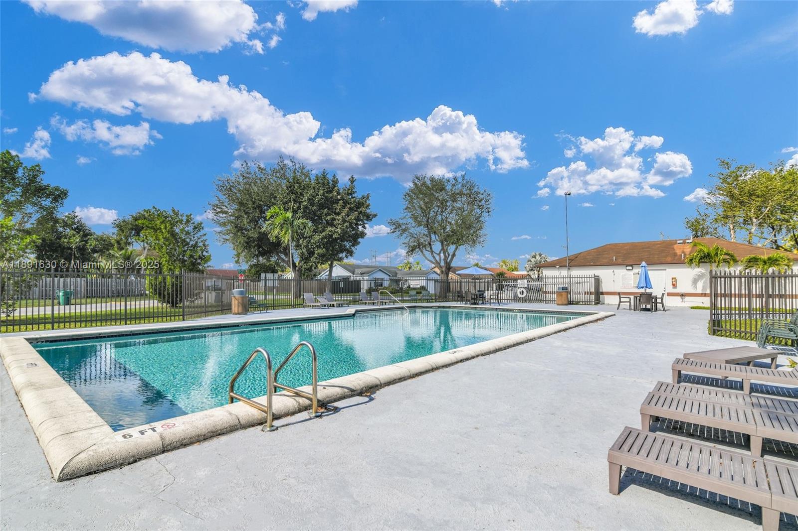 EDGEWATER PARK - Residential