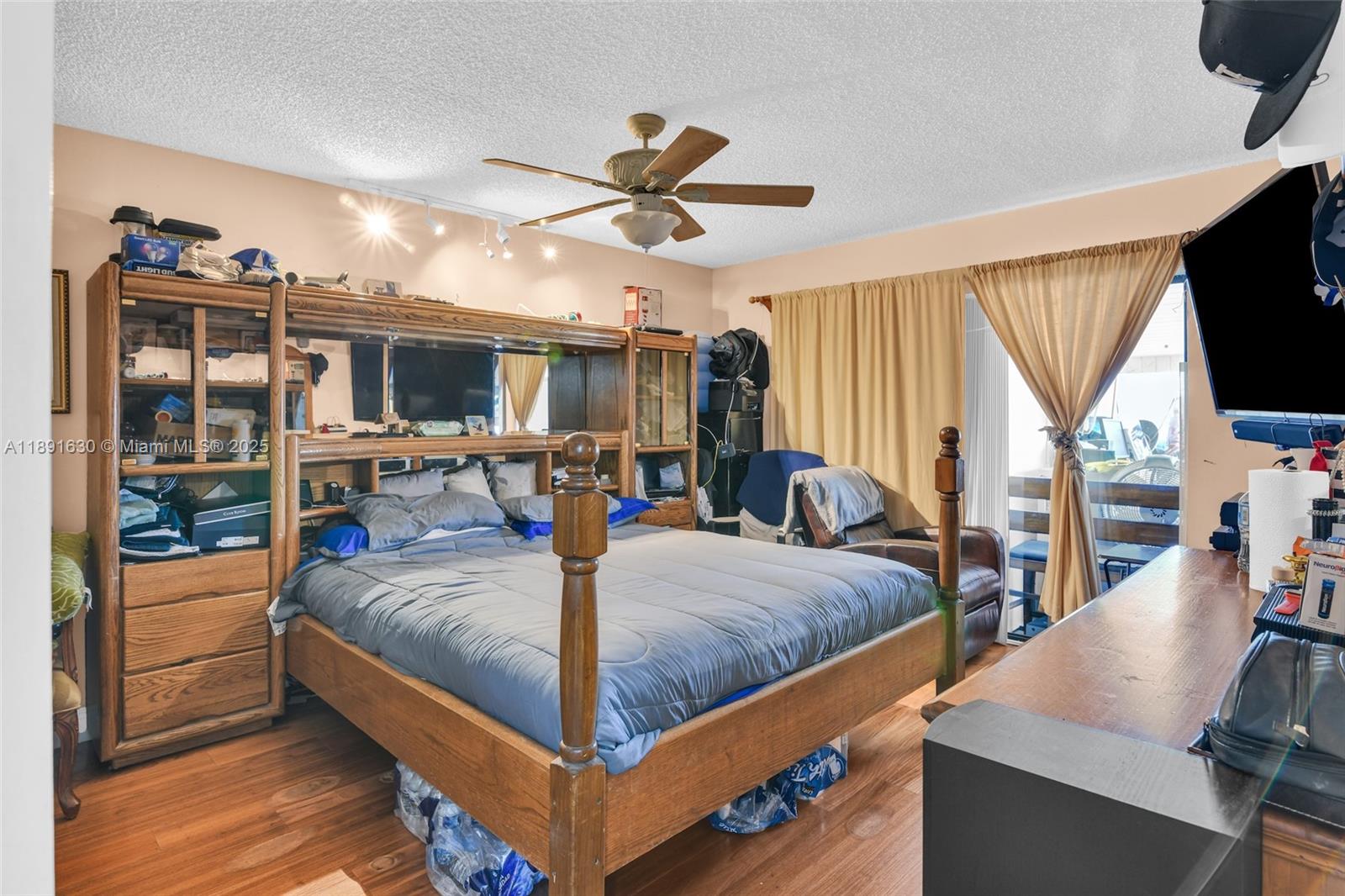 EDGEWATER PARK - Residential