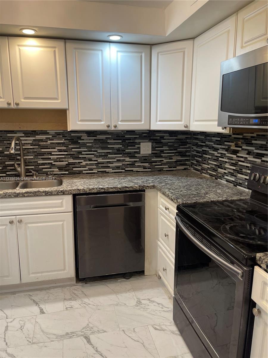 TOWN SQUARE CONDO - Residential Lease