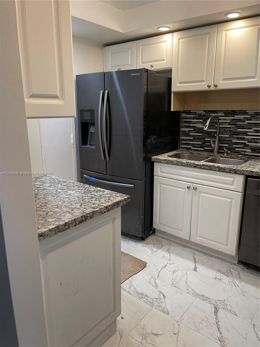 TOWN SQUARE CONDO - Residential Lease