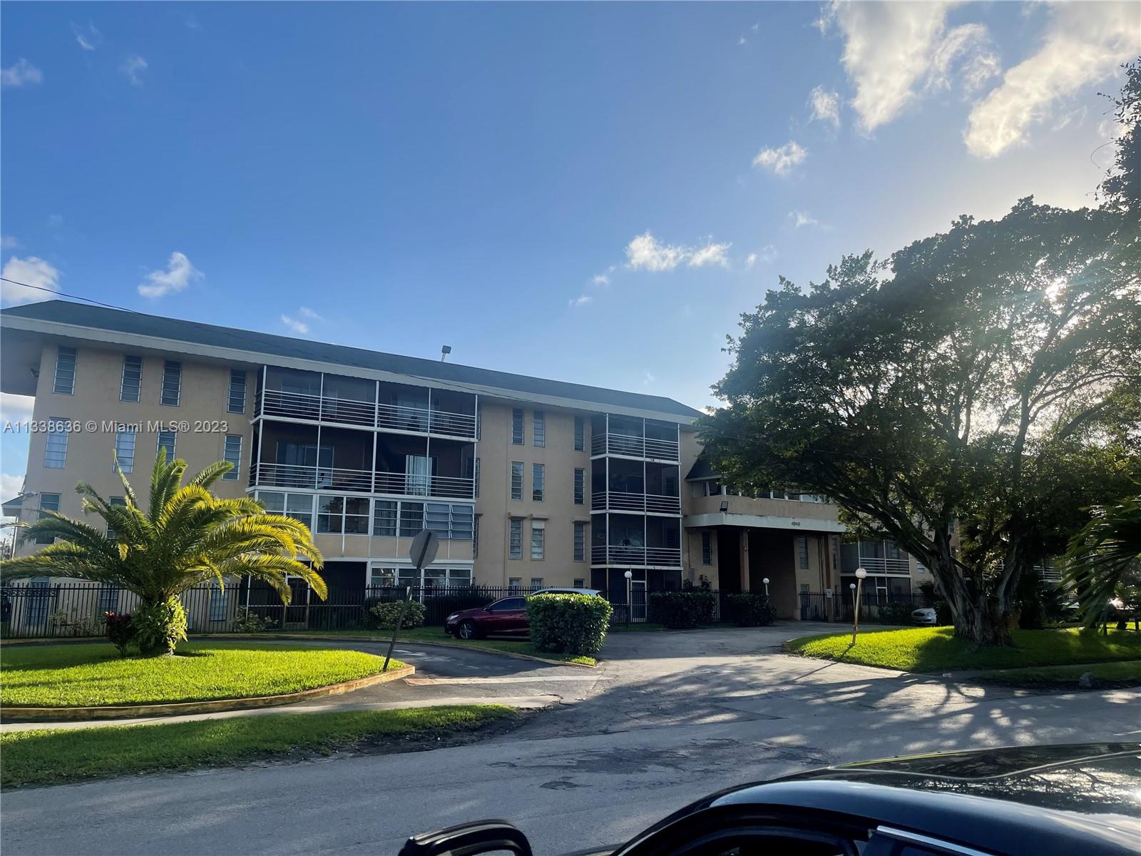 TOWN SQUARE CONDO - Residential Lease