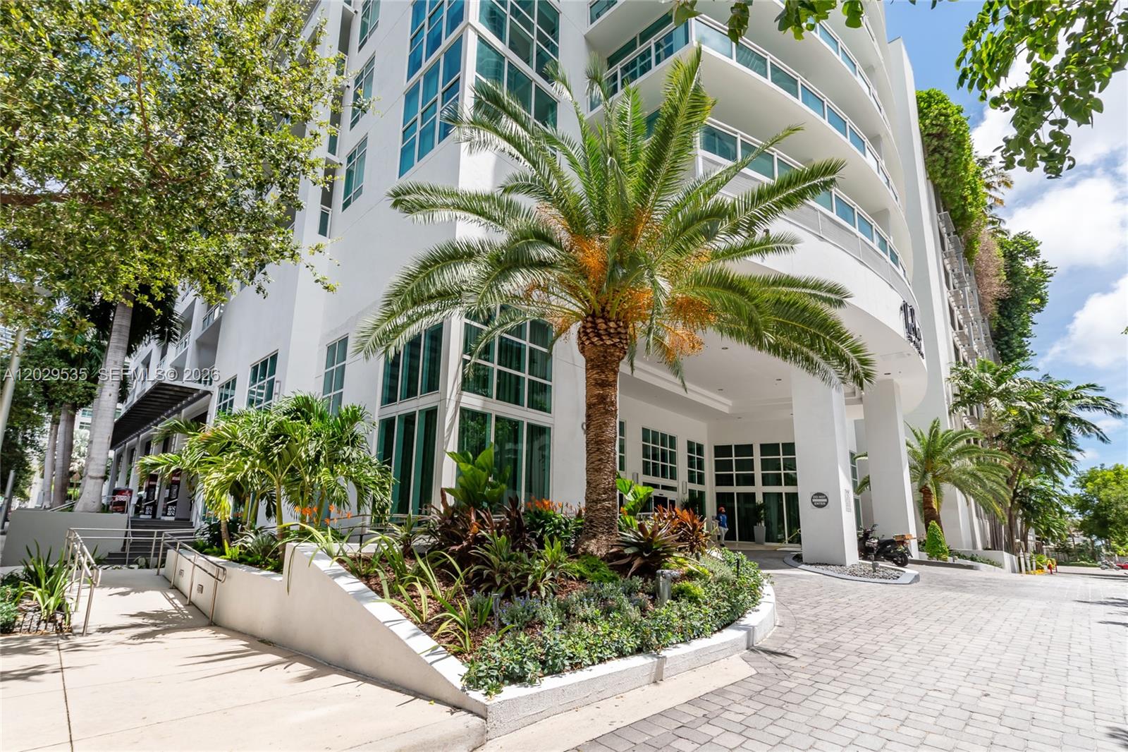 THE PLAZA 901 BRICKELL CO - Residential Lease