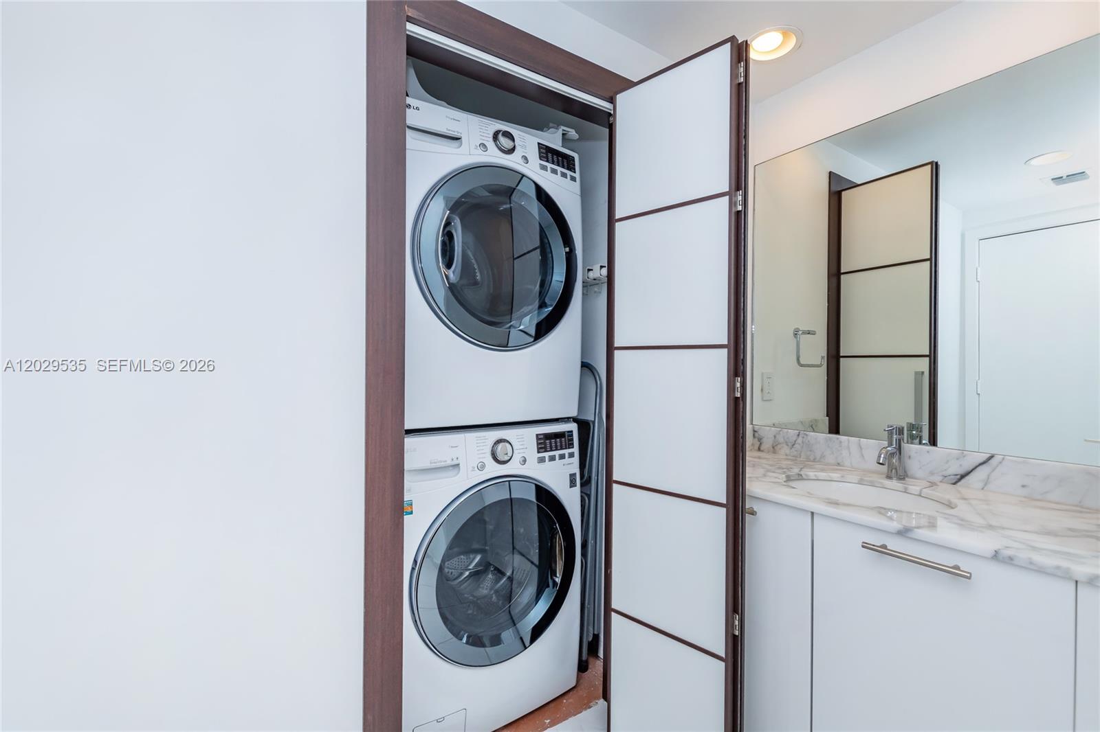 THE PLAZA 901 BRICKELL CO - Residential Lease