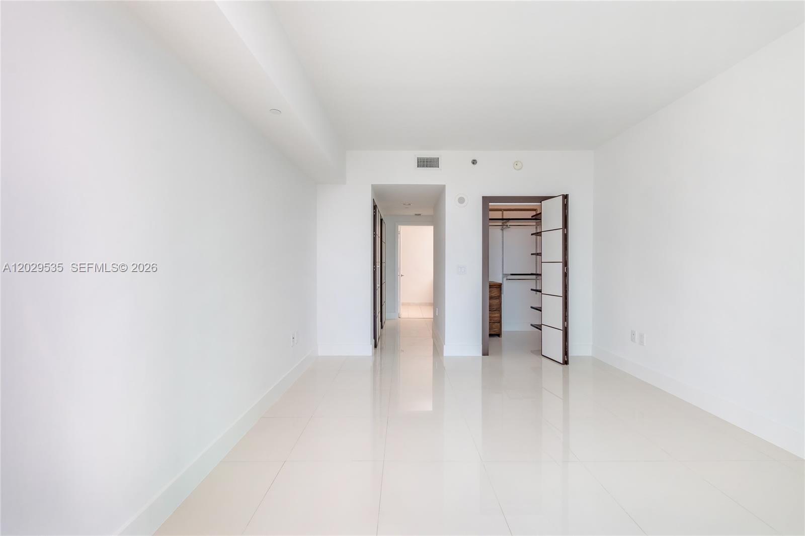 THE PLAZA 901 BRICKELL CO - Residential Lease