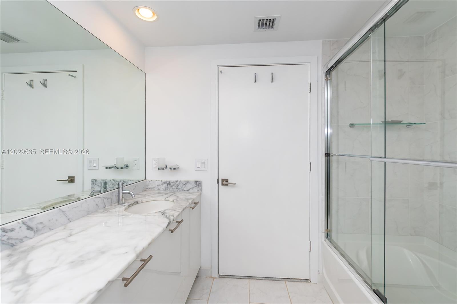 THE PLAZA 901 BRICKELL CO - Residential Lease