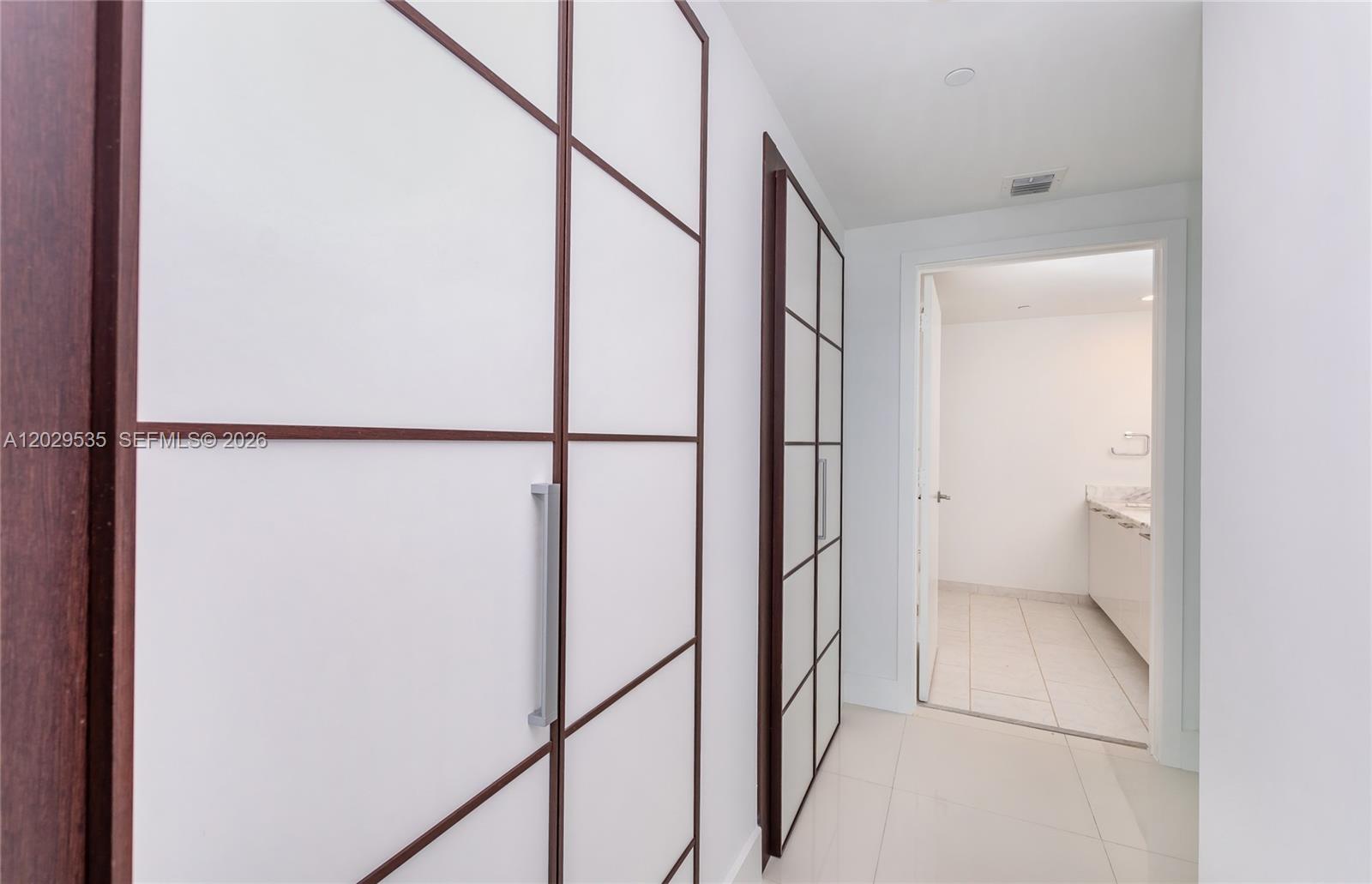 THE PLAZA 901 BRICKELL CO - Residential Lease