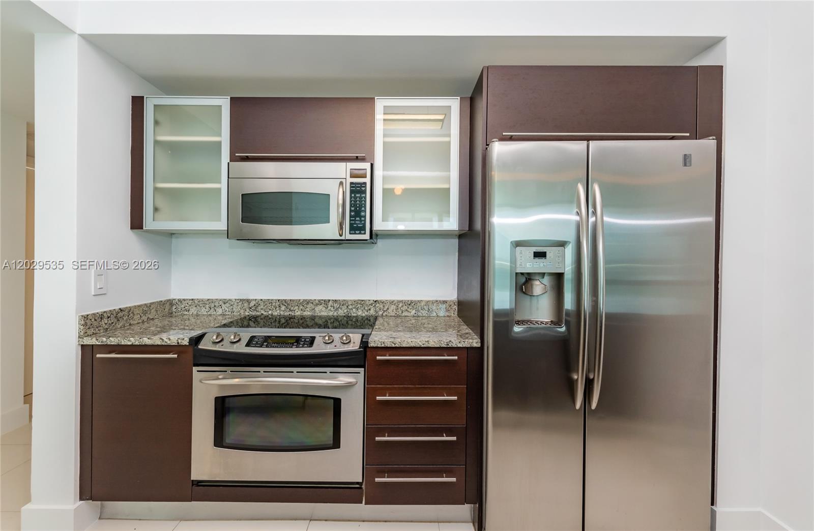 THE PLAZA 901 BRICKELL CO - Residential Lease