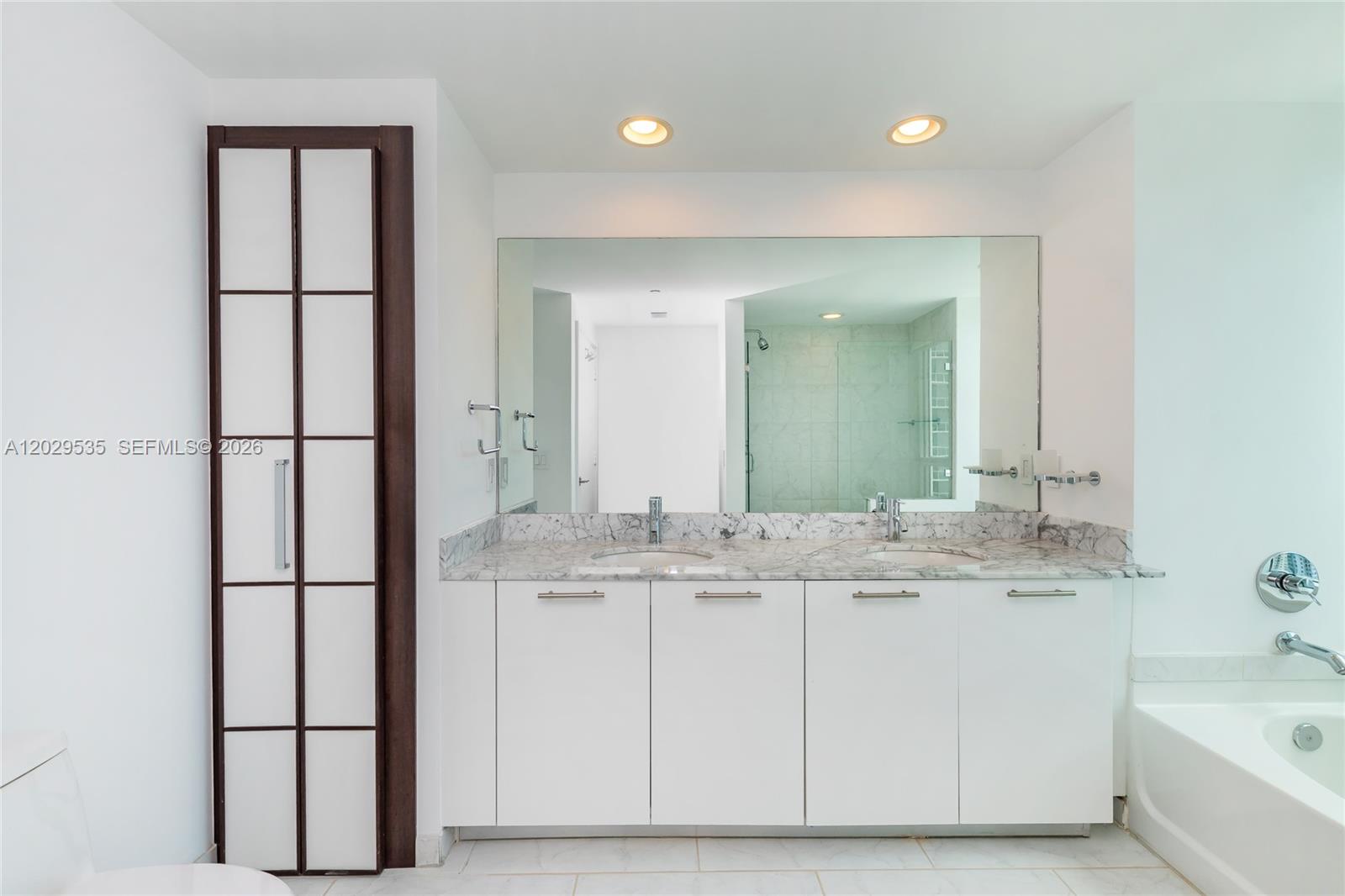 THE PLAZA 901 BRICKELL CO - Residential Lease