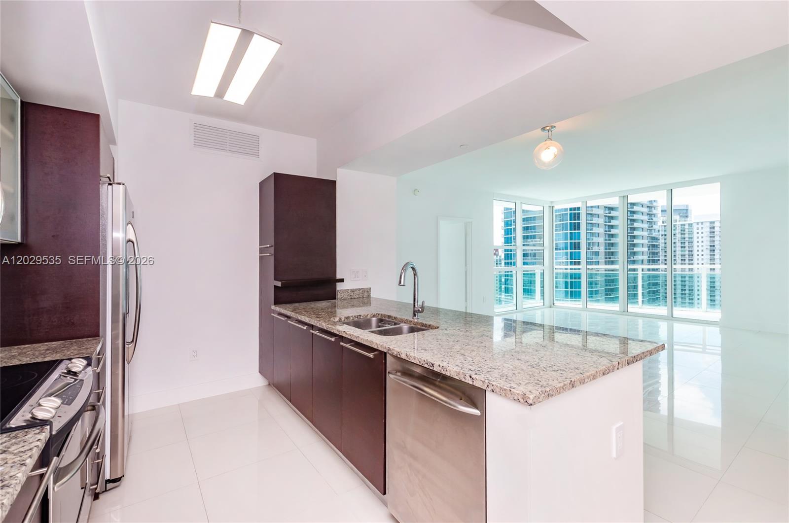 THE PLAZA 901 BRICKELL CO - Residential Lease