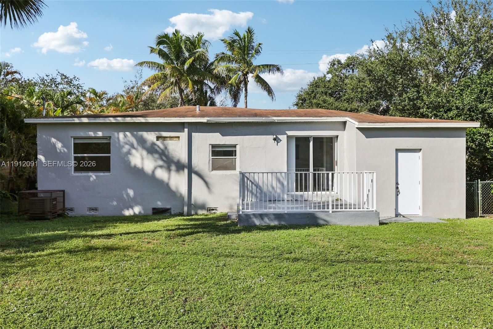 HOLLYWOOD LITTLE RANCHES - Residential