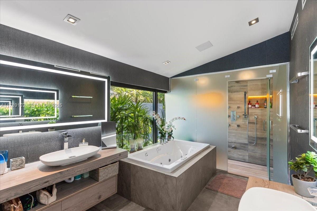BISCAYNE KEY ESTATES - Residential
