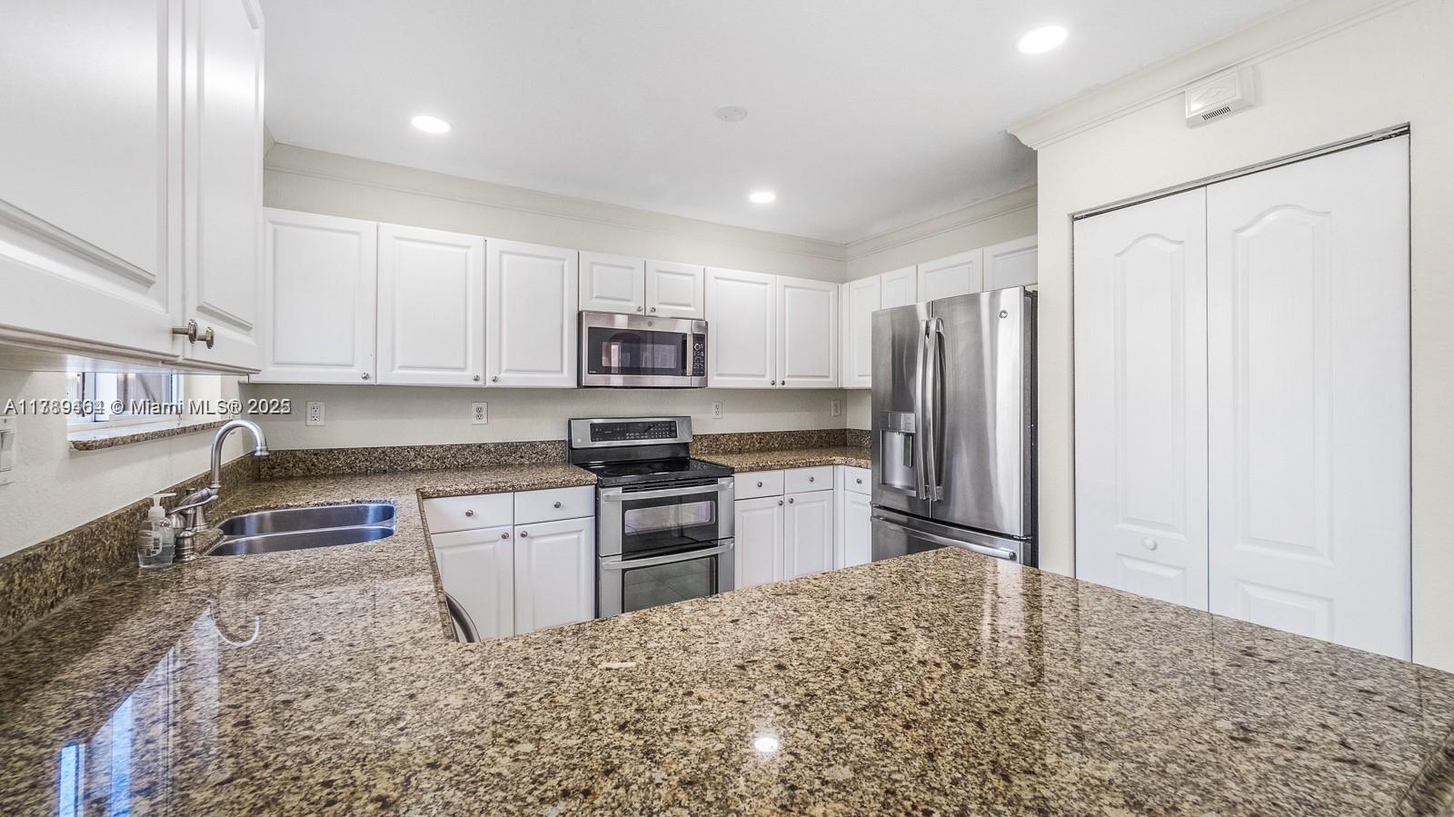 LAKES BY THE BAY SEC 14 - Residential Lease