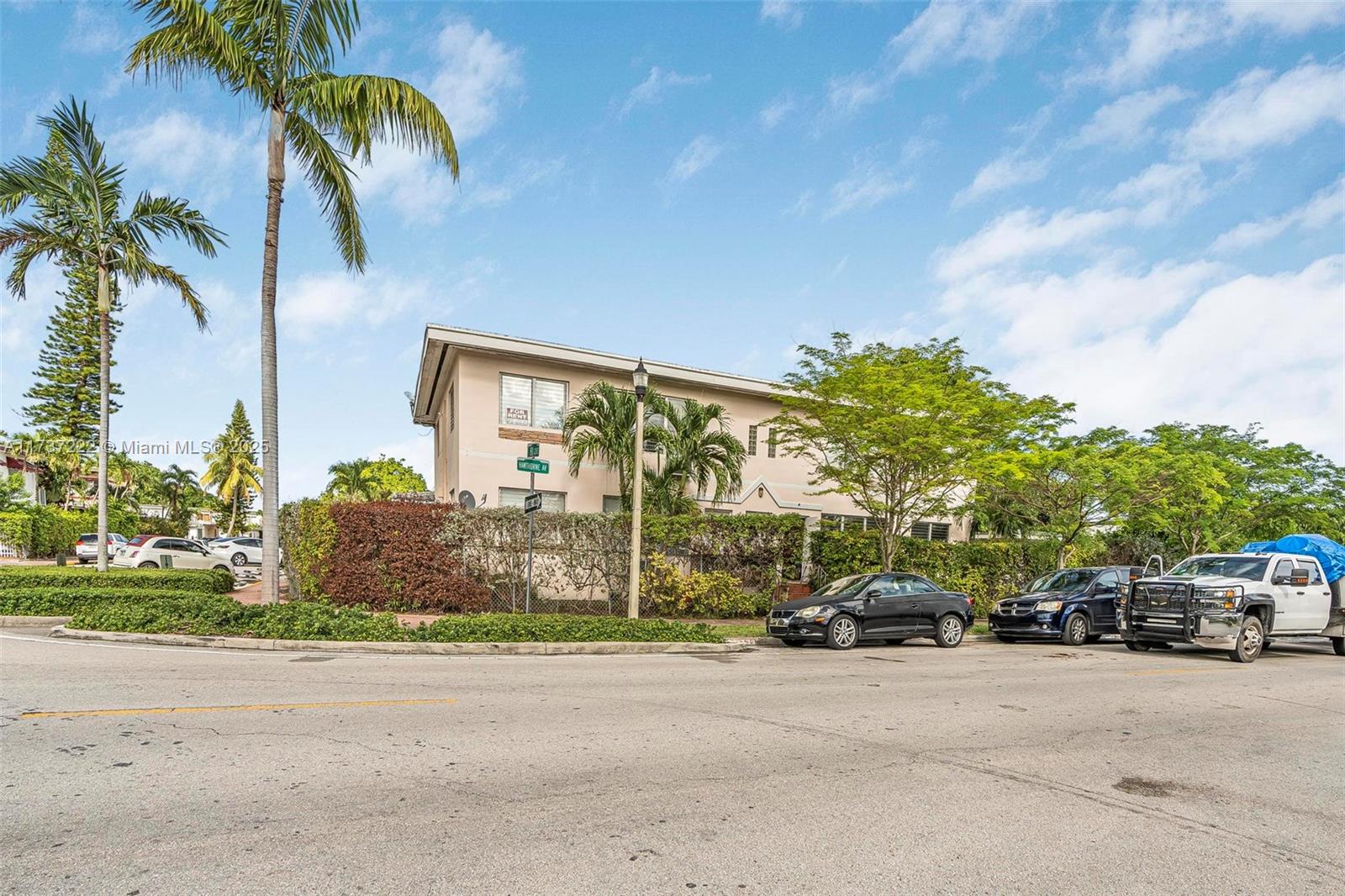 BISCAYNE BCH SUB - Residential Lease
