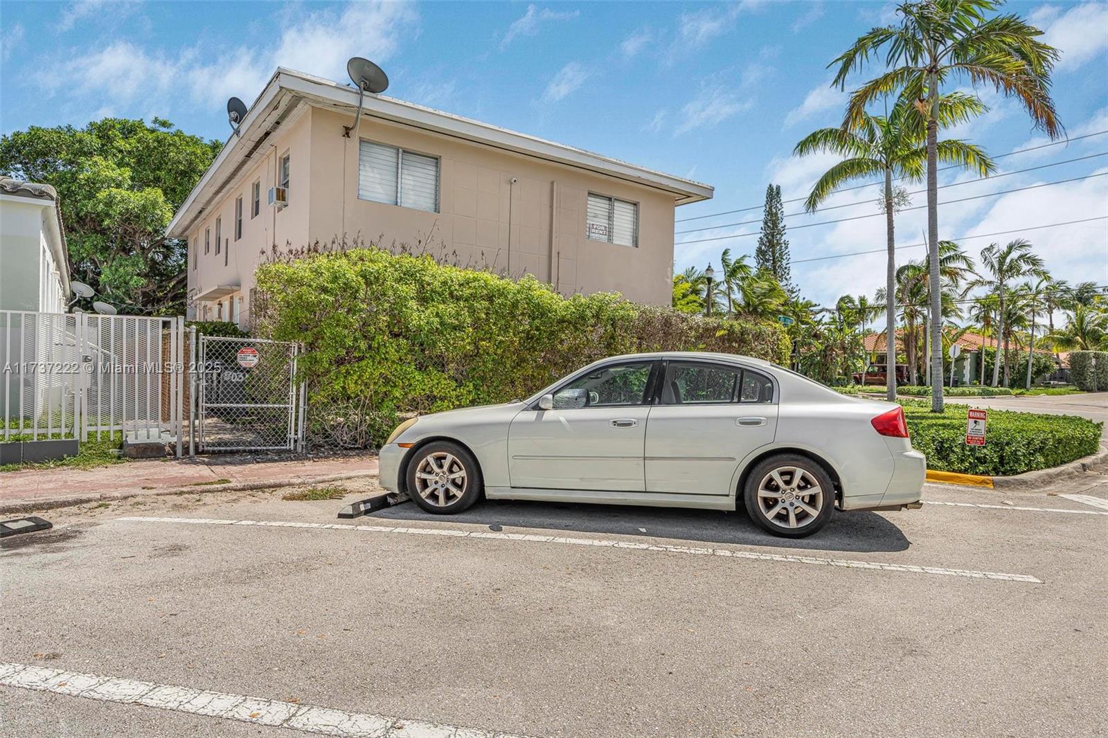 BISCAYNE BCH SUB - Residential Lease