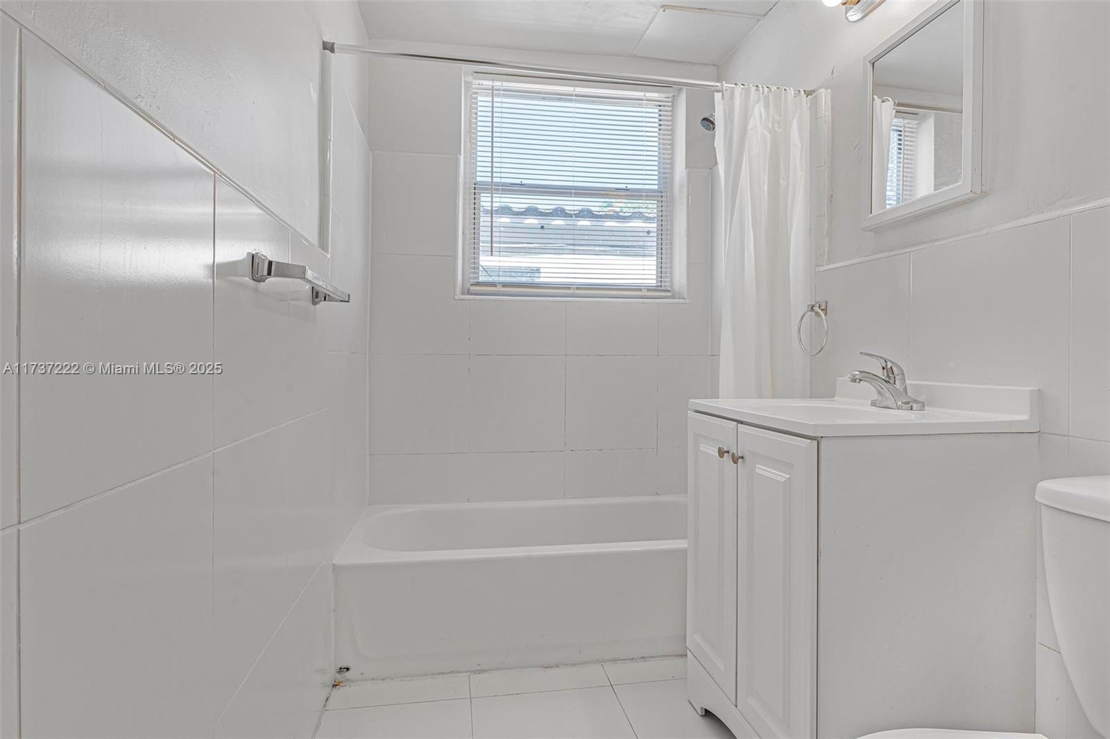 BISCAYNE BCH SUB - Residential Lease