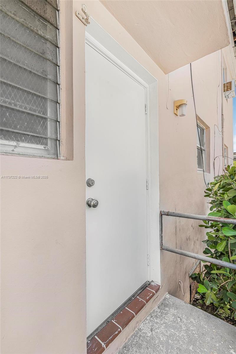 BISCAYNE BCH SUB - Residential Lease